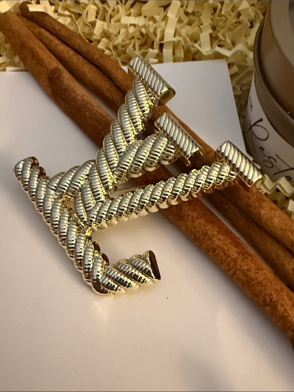 Gold Twisted Rope Logo Brooch Pin - Picture 3 of 6